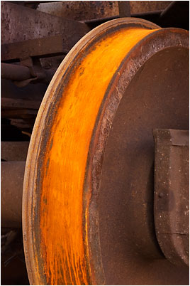 Rusted_train_wheel.jpg